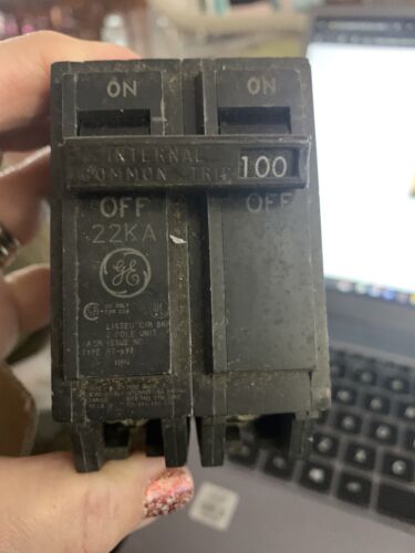 GE THHQL2100 Plug-In Circuit Breaker 100A 120/240V 2P 1PH THHQL 22 KAIC 100 AMP - Picture 1 of 5