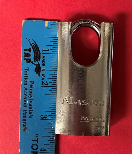 Master Lock 7035 Shrouded Padlock Keyed Alike (NIB) - Picture 3 of 4