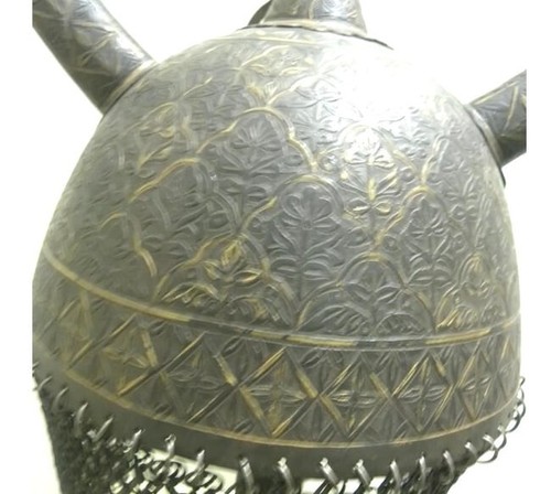 INCREDIBLE PERSIAN WARRIOR HELMT 2 HORNS SURFACE HAND ENGRAVED - Picture 3 of 10