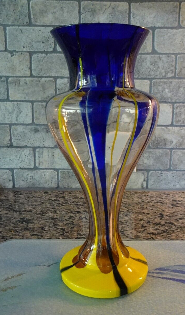 A Hexagonal Bristol Yellow Scallop Edge Glass Bowl A Hexagonal Bristol Yellow Scallop Edge Glass Bowl