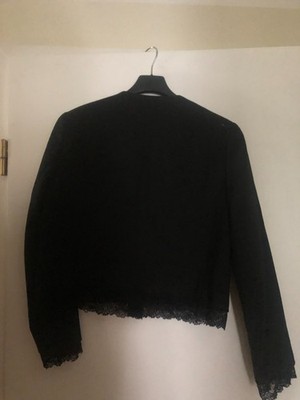 ZARA Basic Kurzblazer Gr. M schwarz Spitzenabschluss unten u. Ärmeln