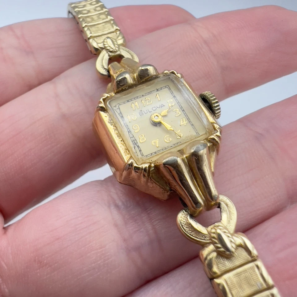 Reloj Bulova Vintage Lleno de Oro 10k Analógico Correa Ajustable Foto 3 de 4