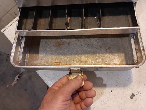 VNTG UMCO Model 103A Aluminum 3 Tray Fishing Tackle Box Dented Watertown MN USA - Picture 9 of 19