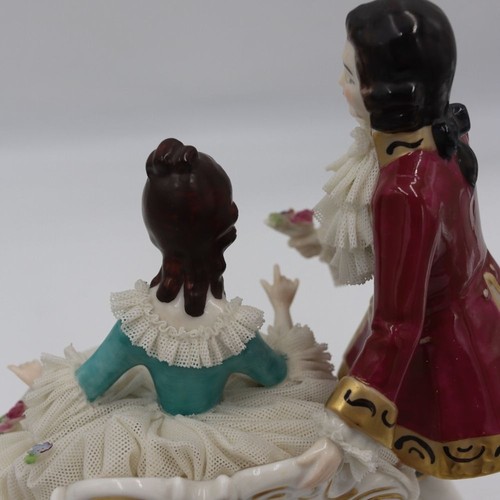 Dresden Germany Spitzenfigur Mann & Frau Blumen Rüschenkleid & Hund - Bild 10 von 16
