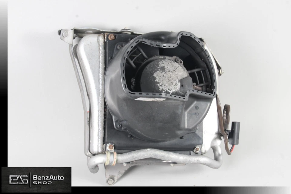 Cubierta del ventilador del motor del radiador del enfriador de aceite del motor Mercedes W204 C63 AMG con soporte OEM Foto 2 de 4