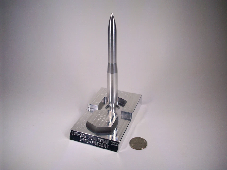 Misil Minuteman III miniatura de aluminio mecanizado CNC LGM-30G ICBM + silo 1:134 Foto 2 de 4
