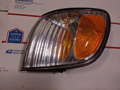 00-04 TOYOTA TUNDRA DRIVER LEFT TURN SIGNAL INDICATOR MARKER CORNER