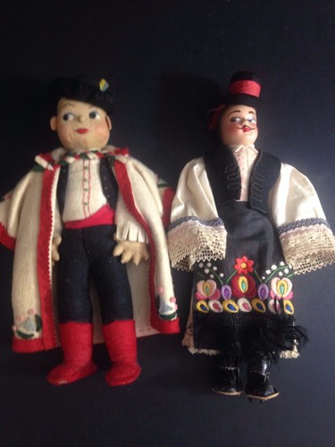 Zwei alte 11 Zoll ungarische Stoffpuppen Matyo Stickerei 50+ Jahre alt. - Bild 1 von 12