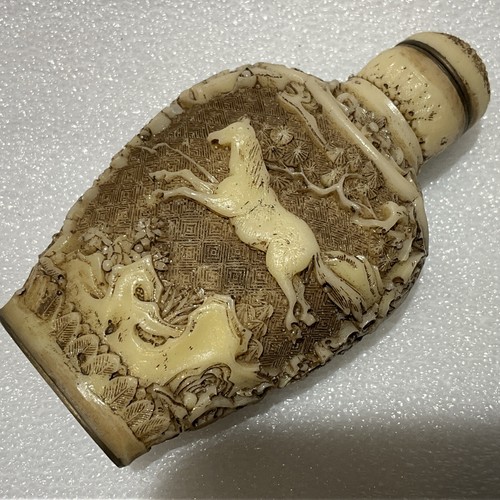 Antique Chinese Carved White Cinnabar Lacquered Horse Snuff Bottle - Picture 3 of 8