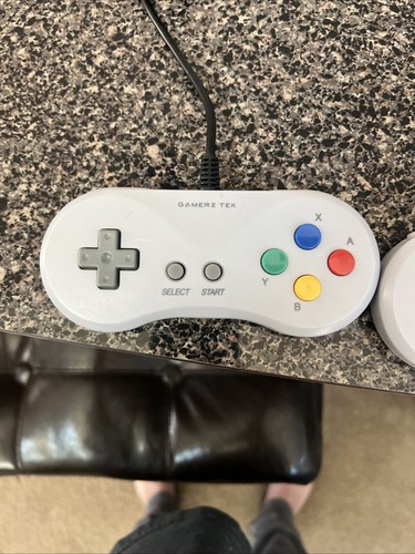 Vintage Nintendo Zapper And NES Controller and 2 Gamers Tek Controller - Picture 6 of 11