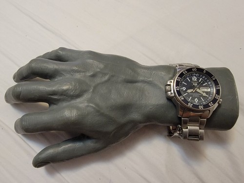 Seiko 5 Sports 7S36-01E0 Diver Day Date 23 Jewels Automatic Mens Watch 