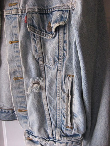 Vintage Levi's Blue Jean Denim Jacket Size L Distressed w/ Blackhawks Patch - Picture 5 of 10
