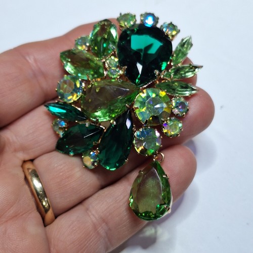 Vintage Inverted Rhinestone Brooch AB Green Emerald Dangle Pendaloque Austrian - Picture 10 of 10