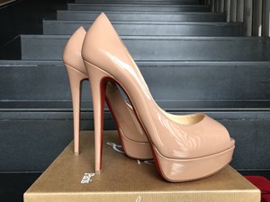 christian louboutin lady peep