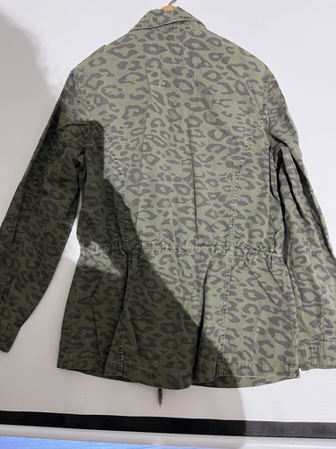 Mud Pie Camo Leopardenmuster grün Jeansjacke Größe Large verstellbarer Bund - Bild 13 von 16