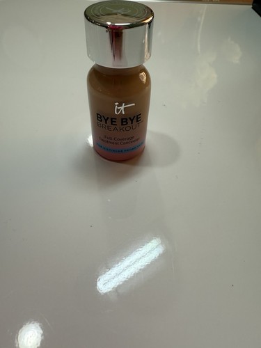 IT Cosmetics Bye Bye Breakout Full Coverage Treatment Concealer New In MEDIUM - Picture 4 of 5