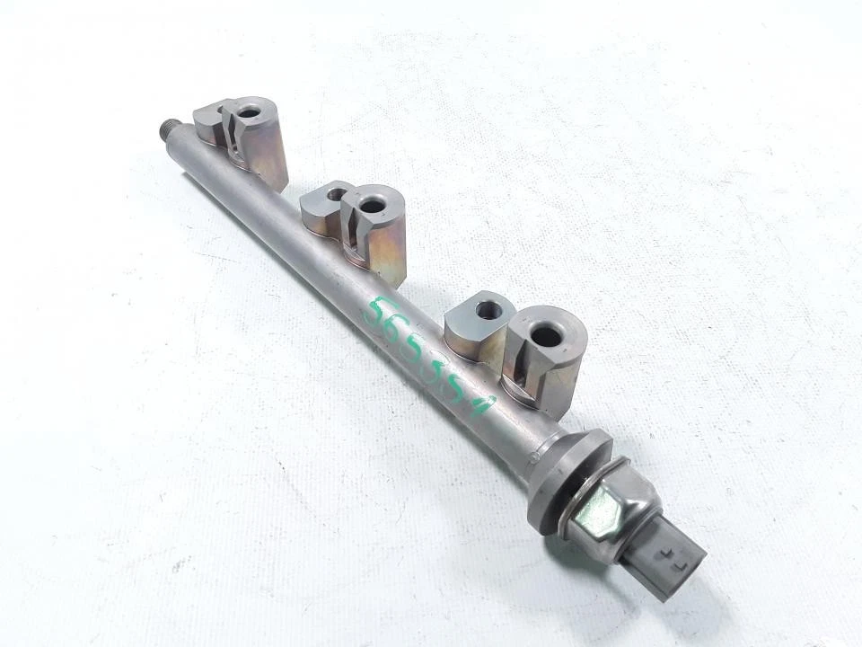 Nissan Rogue 2022- Fuel Rail Injection Moulding 95PP25 - Image 2 of 3