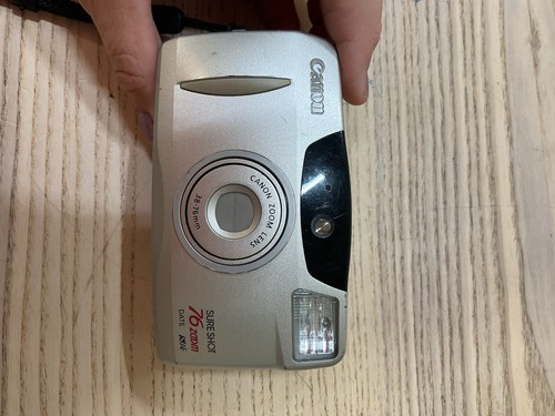 Canon Sure Shot 76 Zoom 35mm Point & Shoot Film Camera - Picture 10 of 18