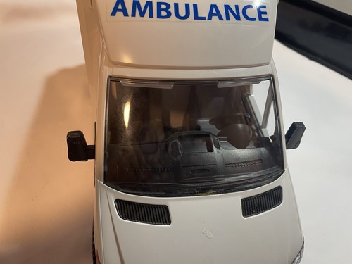 Ambulanza Bruder Mercedes Benz Sprinter con barella. Driver mancante, funzionante - Foto 2 di 7