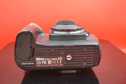 Nikon D70 6.1MP DSLR Digital Camera Body Only - Picture 8 of 8