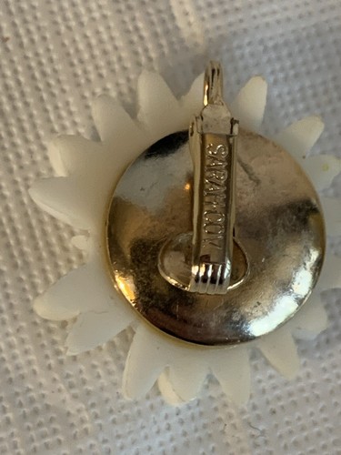 Vintage Sarah Coventry White Daisy Clip On Earrings Signed - Picture 7 of 10