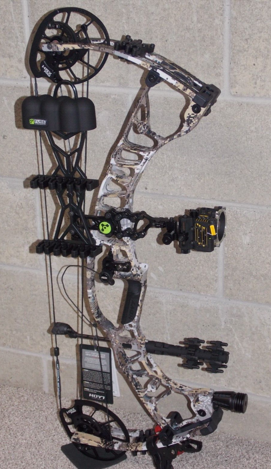 NEW, Loaded Right Handed Hoyt Ventum PRO 30 Bow Package- EVII, 25 to 30", 70 Lb - Picture 11 of 11