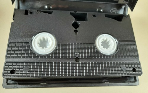 X-Men: Beyond Good And Evil Parts #1-4 Special Edition VHS Video Tape (2000) - Picture 6 of 7