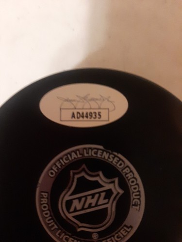 TEEMU SELANNE SIGNED PUCK ( ANAHEIM DUCKS ) - Picture 2 of 3