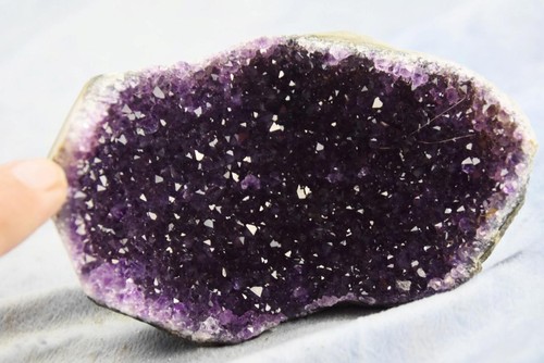 Super lila Amethyst Geode Kathedrale Uruguay flach freistehend 91 mm 3,8" 226 ccm - Bild 5 von 11