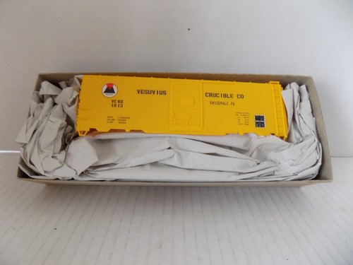 40 FOOT STEEL BOX CAR FOR VESUVIUS CRUCIBLE CO BY ACCURAIL HO NIB - Picture 2 of 4