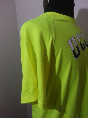 Under Armour Men Size M Loose techno yellow UCONN Tee  New No Tags  Heat Gear  - Picture 9 of 10