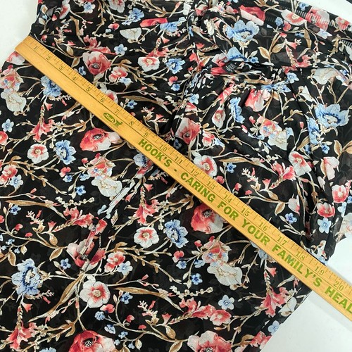 White House Black Market Damen Bluse schwarz Blumen Ausschnitt zum Binden V-Ausschnitt Größe 4 - Bild 5 von 8