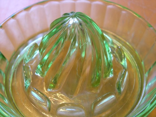 Green Vaseline Uranium Depression Glass Juicer Reamer Handle Spout Juice Tray - Picture 4 of 10