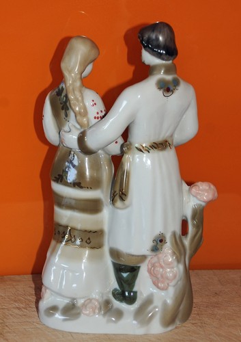 Russian Ukraine Ceramic Lady & Man Embracing Polonnae 1960/70s 26 cms high - Picture 3 of 4