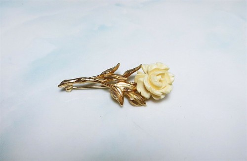 Impressive Vintage Estate Napier Gold Over Sterling Silver Carved Shell Rose