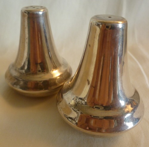 PAIR OF STERLING SILVER SALT AND PEPPER SHAKERS -88 grams - Picture 4 of 10