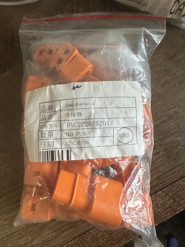 Amphenol HVC2P28FS204, Connectors,  Lot of 10, New, Shipped Priority Mail - Picture 1 of 3