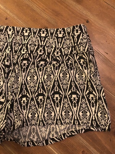 Charlotte Russe Shorts ~ Size Medium ~ 29” Waist ~ Black & White - Picture 2 of 6