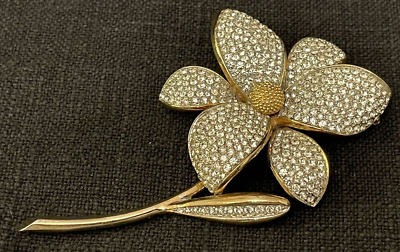 Spilla a forma di fiore grande: spilla floreale in seta fatta a mano Spilla a forma di fiore grande: spilla floreale in seta fatta a mano