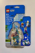 LEGO CITY 40526: Electric Scooters, Charging Dock & 3 Minifigs. **New & Sealed**