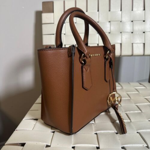 Cartera pequeña de cuero Michael Kors KRIS NUEVA CON ETIQUETAS precio de venta sugerido por el fabricante 268 USD auténtica - Imagen 3 de 11