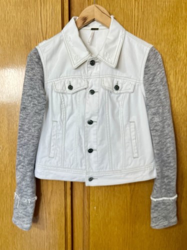 FREE PEOPLE jean Jacket Women's XS White Gray Distressed Denim Knit Sleeves Crop - Picture 1 of 21