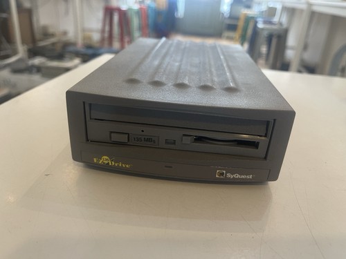 SyQuest EZ135 Drive SCSI External Cartridge Hard Drive - Missing Power Supply - Picture 3 of 6