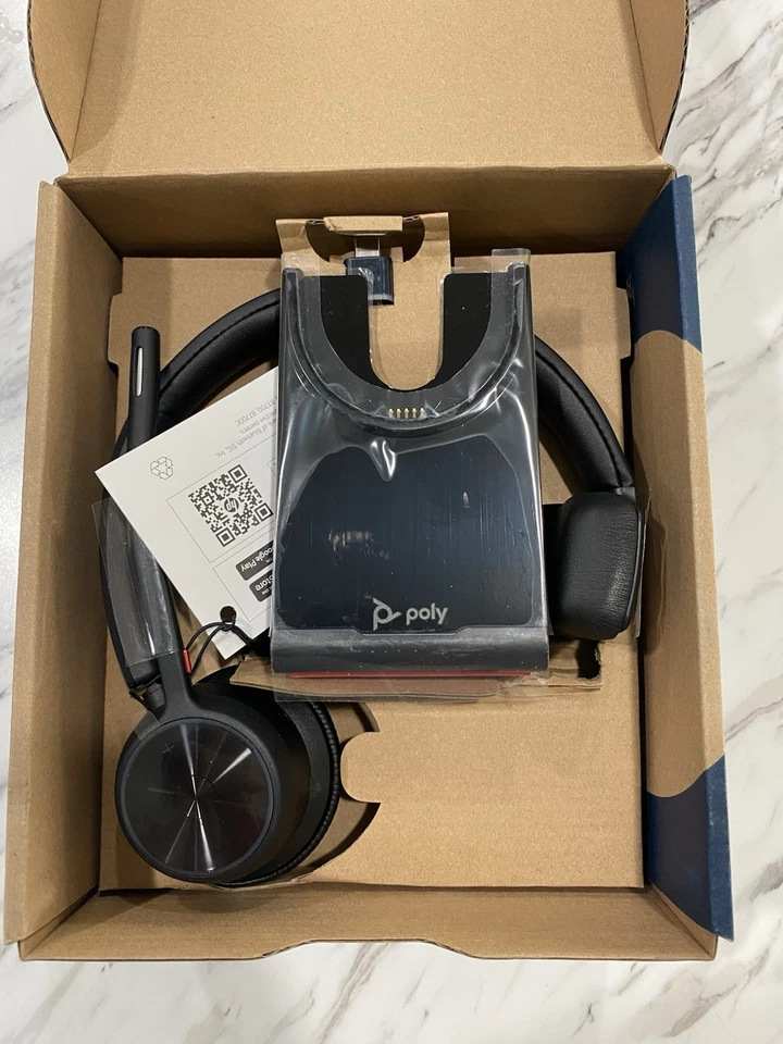 Poly Voyager 4310 Microsoft Teams Certified USB-C Headset with Charge Stand - Image 2 of 2