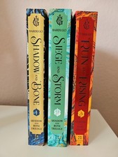 The Shadow and Bone Trilogy Boxed Set von Leigh Bardugo (2017, Taschenbuch)