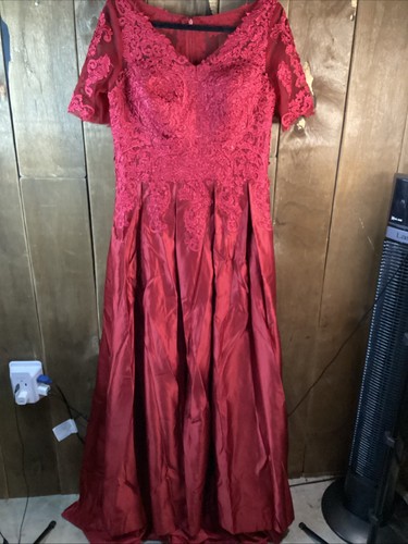 Vestido de novia bordado rojo talla 14 - Imagen 2 de 6