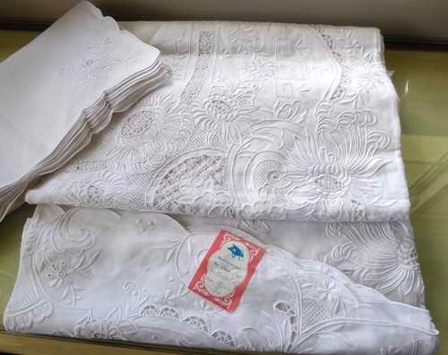 VINTAGE CHEE FOO HAND EMBROIDERY WHITE LINEN OVAL TABLECLOTH 12 NAPKINS NWT