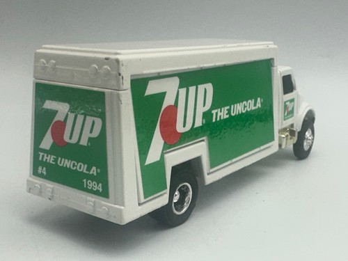 Ertl International Soda Pop Delivery Truck, 7-Up, White, 1:64 - Picture 3 of 12