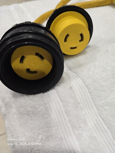 Marine Y Adaptor 30A 125V Male To 2-30A 125V Female W/Collar (See Full Descript - Picture 3 of 8