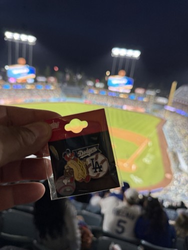 2025 LA Dodgers Stadium Exclusive Pin Dodgers Dodger Dog - Picture 2 of 2